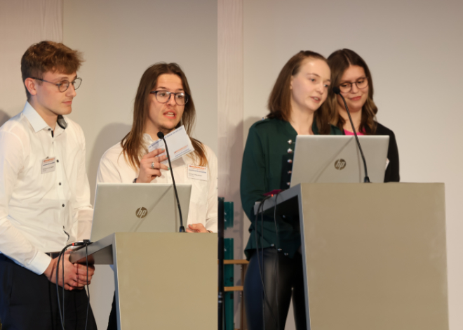 Fachschüler*innen moderieren