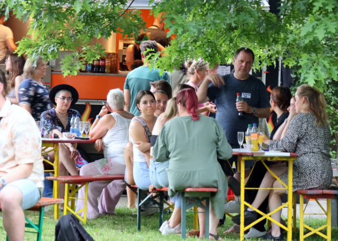 Viele Besucher beim Fest an der Fachschule für Sozialwesen in Tübingen