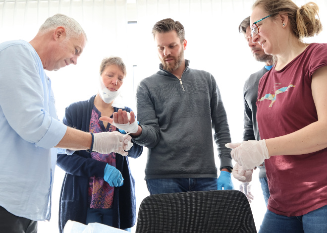 Aktive Übungen bei der Ersthelferschulung in der Sophienpflege