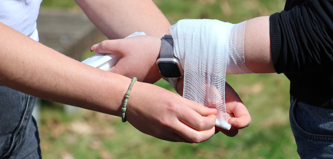 Druckverband anlegen im Ersthelferkurs